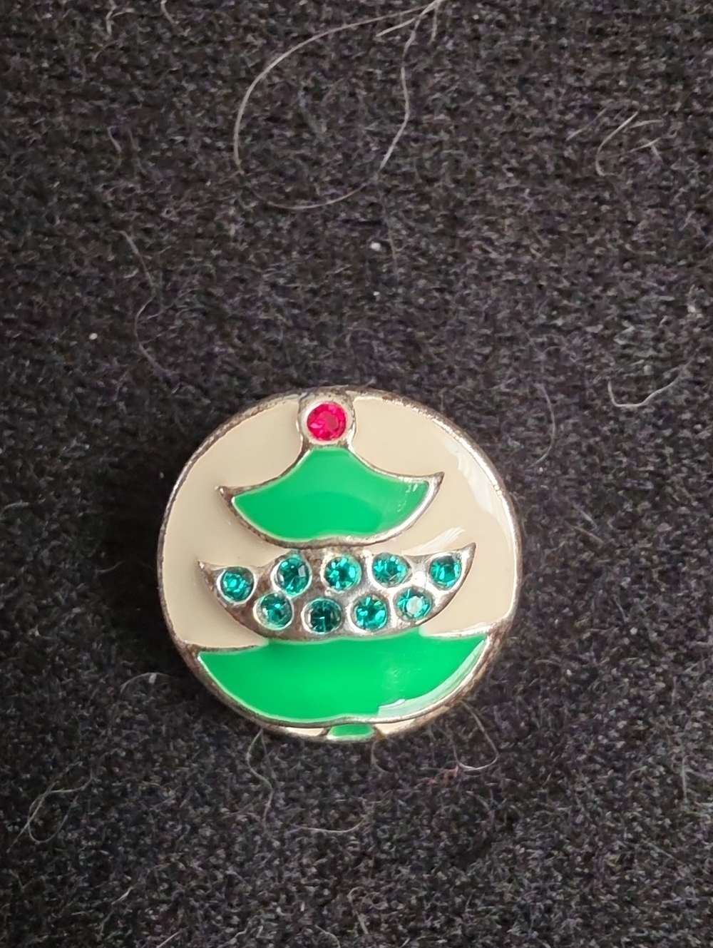 STYLE DOTS Original  Green & Red Crystal Accented Christmas Tree Snap